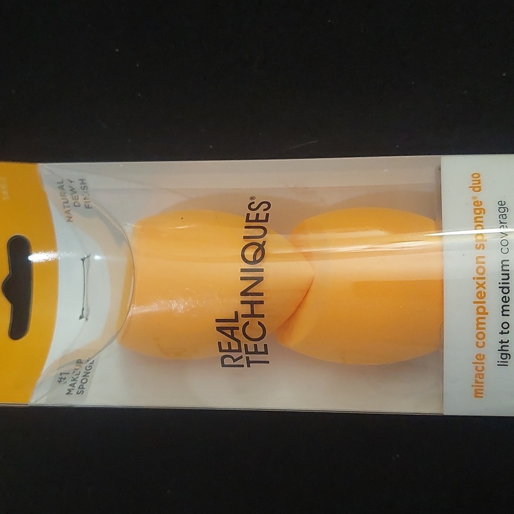 Real‎ Techniques sponge duo